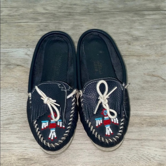 Minnetonka moccasins slip ins - Picture 2 of 4